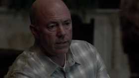 undefined«Менталист»</strong> – это американский криминальный телесериал, получивший широкую популярность благодаря своему энергичному сюжету и уникальному главному герою. Сериал рассказывает историю Патрика Джейн, бывшего медиума и психолога, который работает в Департаменте расследования серьезных преступлений Калифорнии. Он помогает в расследованиях, используя свои знания о человеческой психологии и умение наблюдения.»></p><p>Одним из самых ярких антагонистов в сериале является Кровавый Джон – серийный убийца, который оставляет за собой кровавую подпись. На протяжении нескольких сезонов «Менталиста» Патрик Джейн и его команда стремятся поймать опасного преступника. Зрители, поджигаемые вскрывающимися загадками, ждут момента, когда Кровавый Джон будет наконец пойман.</p><p><img decoding=