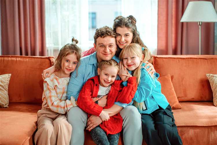 Появление Веника в сериале произошло в одной из ранних серий, которая вскоре стала одной из самых популярных среди фанатов. До его появления зрители могли наслаждаться приключениями главных героев - Ирины Арсеньевой и ее трех прекрасных дочек Даши, Маши и Вики. Но с появлением Веника история сериала приобрела новые интересные повороты.